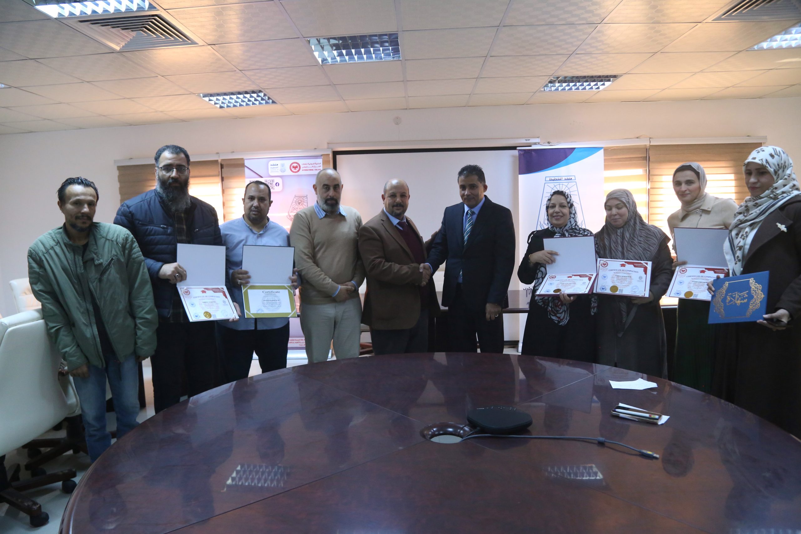 اختتام دورة تدريبية لموظفي معهد التخطيط بالتعاون مع الكلية الدولية للغات