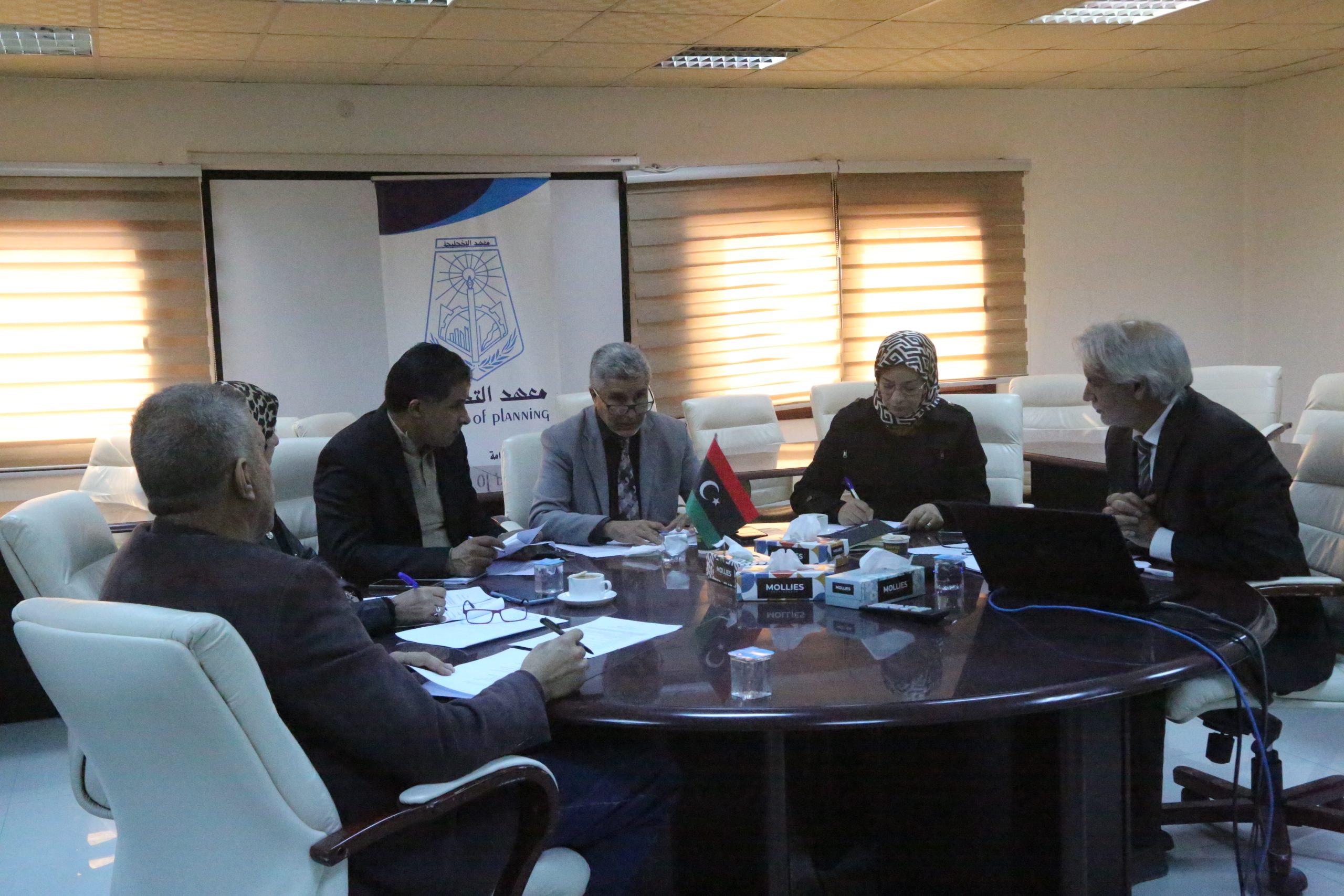 معهد التخطيط يعقد اجتماعًا تحضيريًا لورشة الركيزة الاقتصادية لرؤية ليبيا 2050
