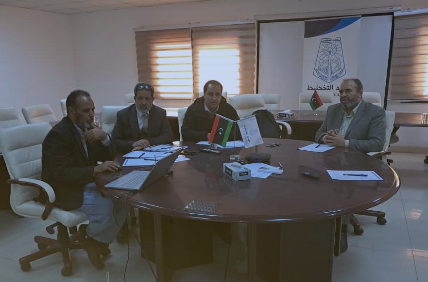 اجتماع بمعهد التخطيط لإعداد لائحة الدراسات والامتحانات لبرنامج الماجستير المهني