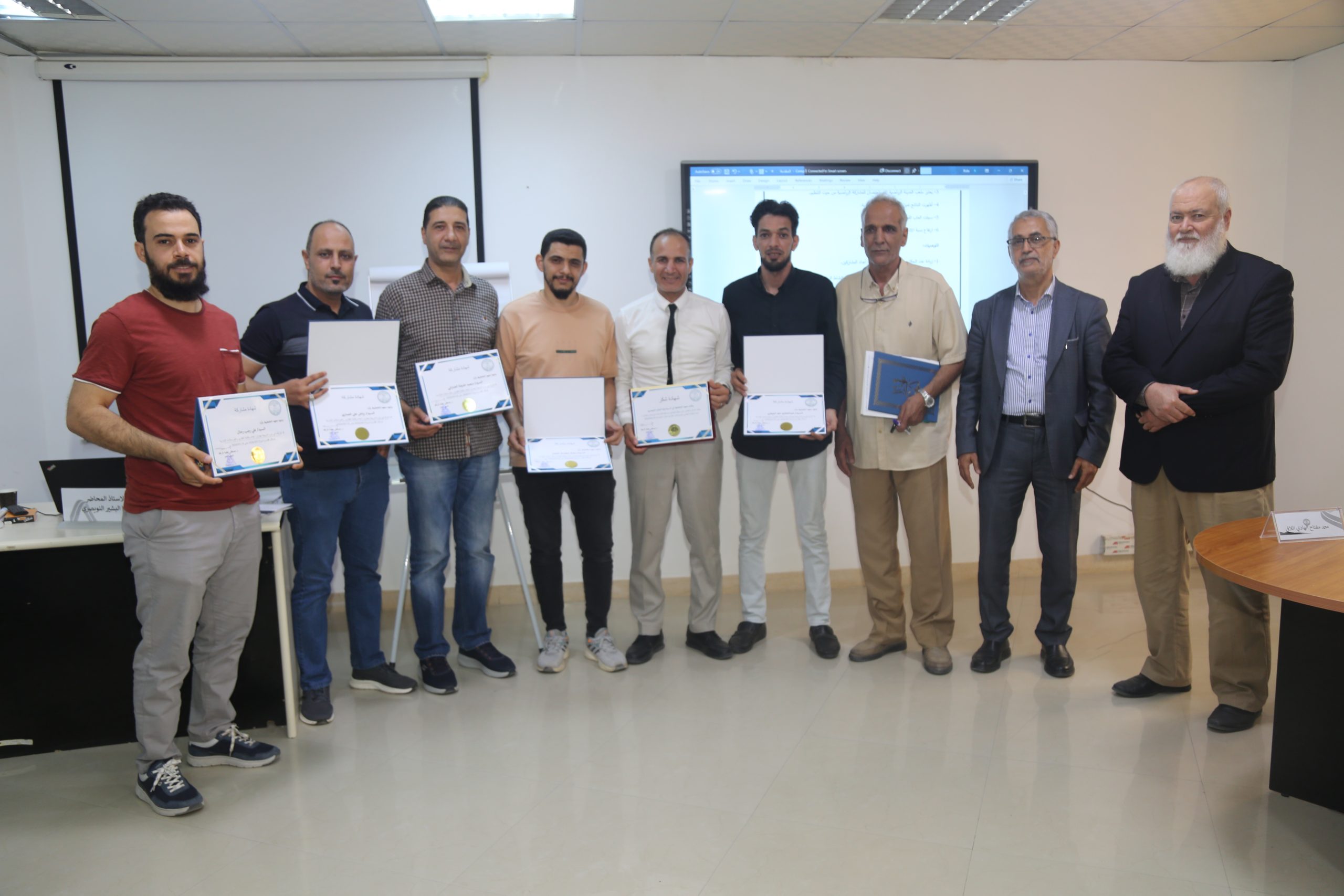 معهد التخطيط يختتم دورة تدريبية لموظفي وزارة الرياضة حول إعداد التقارير والمراسلات الإدارية